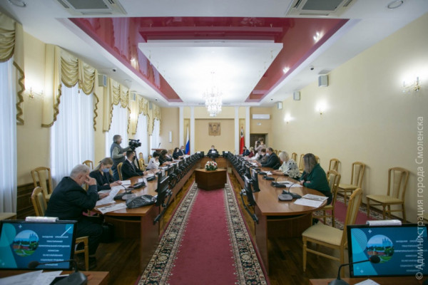 В Смоленске состоялось заседание трехсторонней комиссии по регулированию социально-трудовых отношений