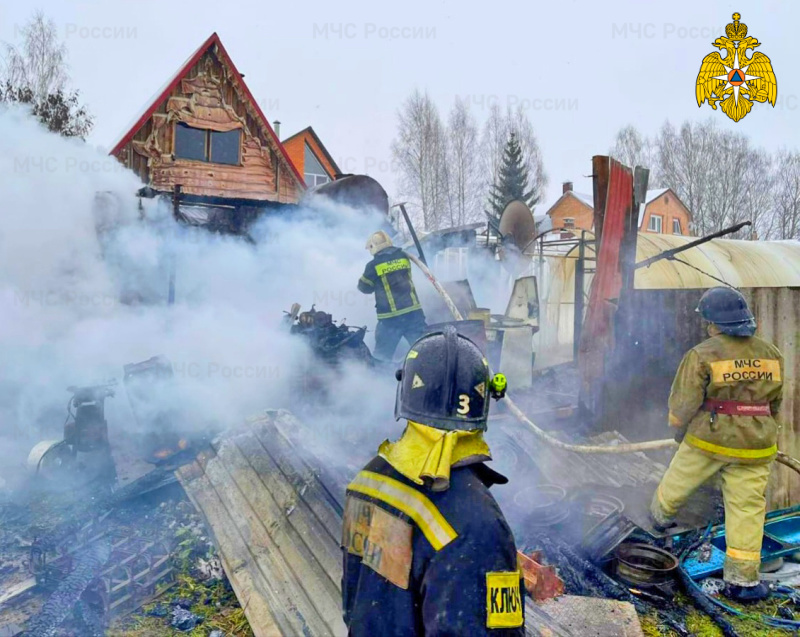 В Смоленском районе сгорела хозпостройка