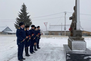 Сотрудники смоленского следкома возложили цветы к памятнику Неизвестного солдата