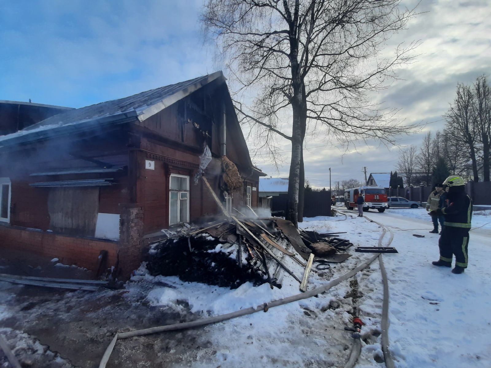 В Промышленном районе Смоленска «вспыхнул» частный дом