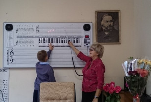 Две школы допобразования Смоленска получили новое оборудование и инструменты