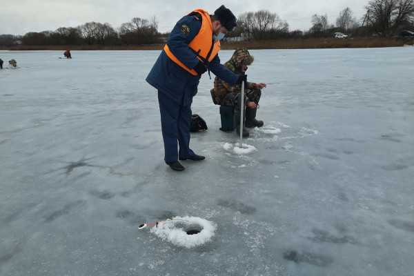 МЧС информирует о толщине льда на водоёмах Смоленской области