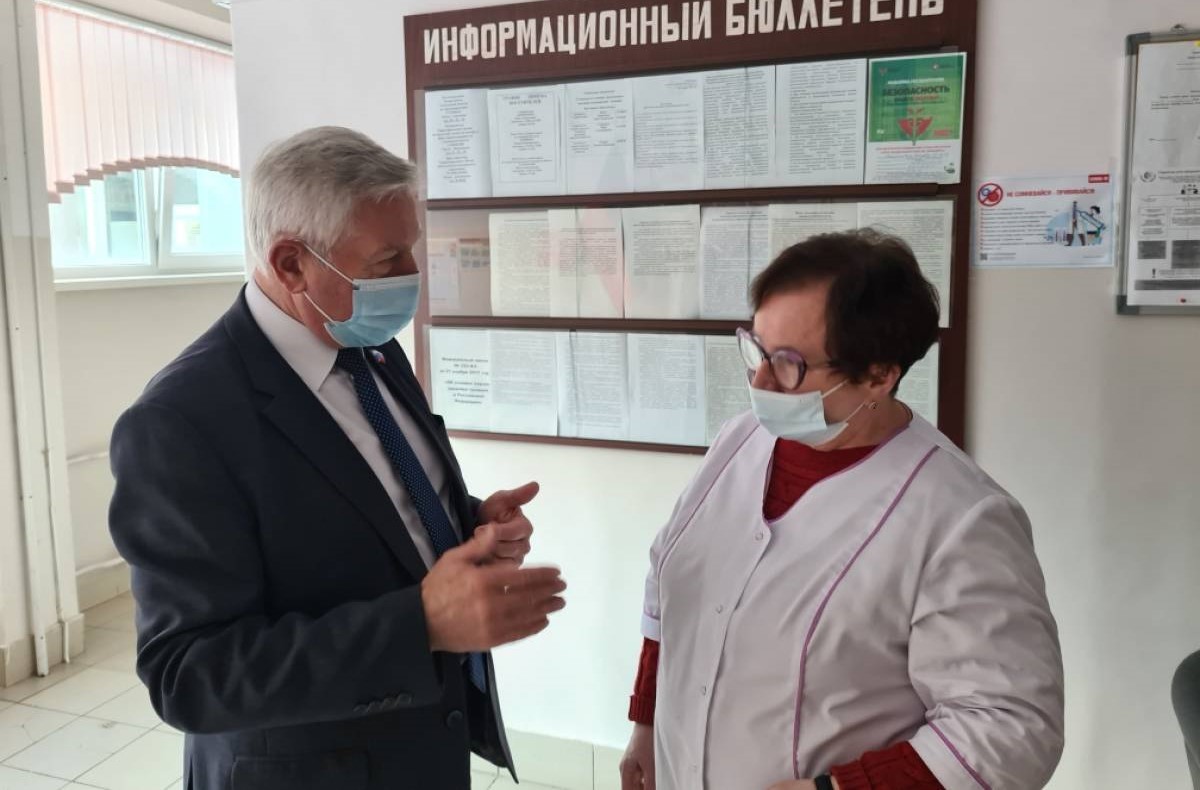 Депутат облдумы предоставил автомобиль поликлинике №2 города Смоленска