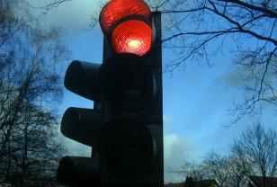 В Темкинском районе прокуратура обязала местную администрацию установить светофор возле школы