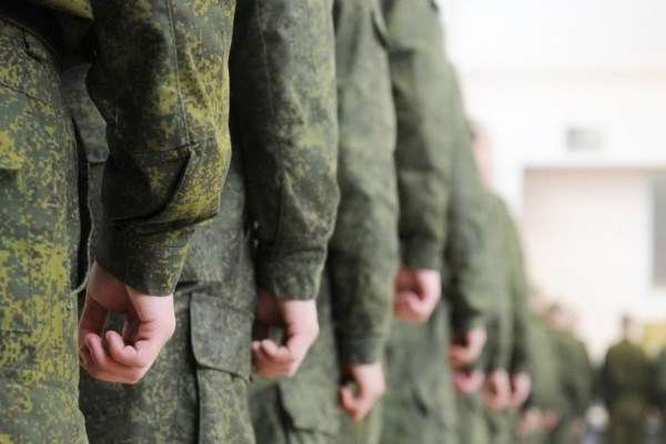 В Смоленске продолжается призыв на военную службу