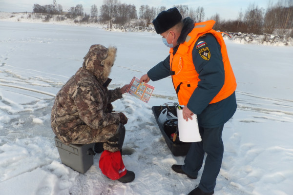 МЧС сообщает о толщине льда на водоемах Смоленской области на 13 декабря 