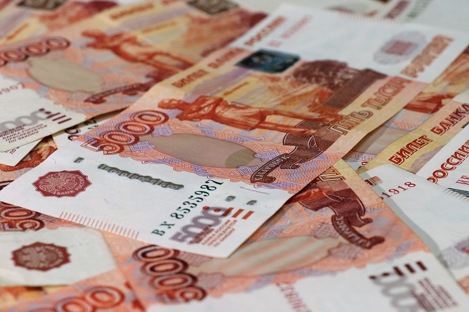 В Смоленской области один налогоплательщик заявил доход свыше миллиарда рублей 