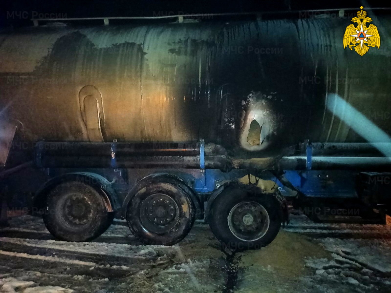На трассе М-1 в Ярцевском районе у фуры загорелся прицеп