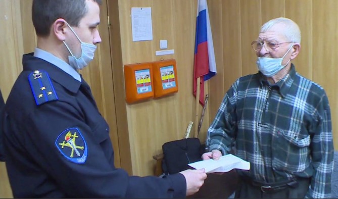 В Смоленской области полицейские раскрыли кражу денег у 89-летнего пенсионера