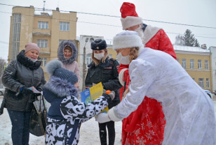 В Смоленске началась новогодняя акция «Полицейский Дед Мороз»