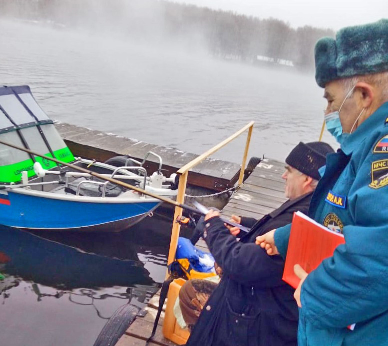 Спасатели продолжают патрулировать реки и озера Смоленщины