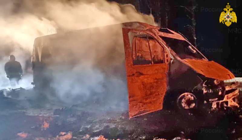 В Гагаринском районе на трассе М-1 загорелся «Volkswagen Crafter»