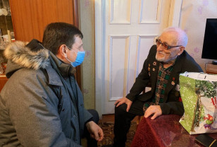 Игорь Ляхов поздравил ветеранов войны и труда с наступающими праздниками