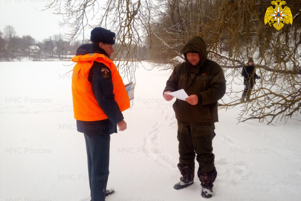 Сотрудники МЧС провели профилактические рейды на водоемах Смоленского района