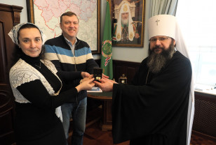 Смоленская епархия получила в дар ковчег с частицей мощей святителя Николая Японского 