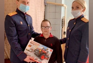 Сотрудники СУ СК России по Смоленской области исполнили новогоднее желание ребенка
