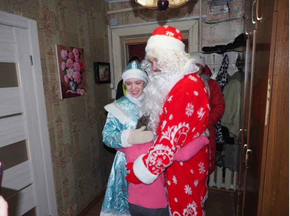 В Гагарине добровольцы подарили детям зимнюю сказку 