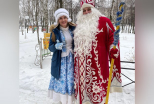 Пациентов Смоленской областной детской клинической больницы навестили Дед Мороз и Снегурочка