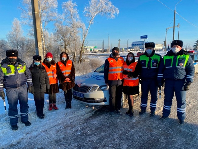 В Смоленской области сотрудники ГИБДД и общественники провели акцию «Внимание на дорогу!»