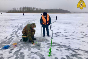 Спасатели продолжают патрулировать реки и озера Смоленской области