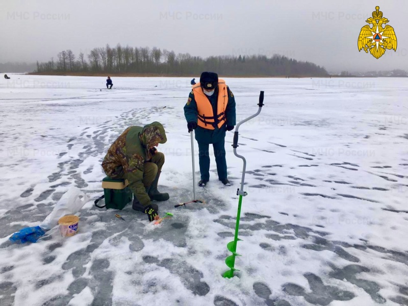 Спасатели продолжают патрулировать реки и озера Смоленской области