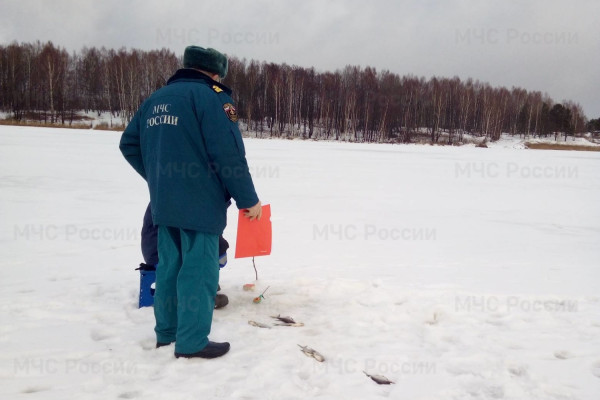 В Рославльском районе рыбакам напомнили правила безопасности на водоемах