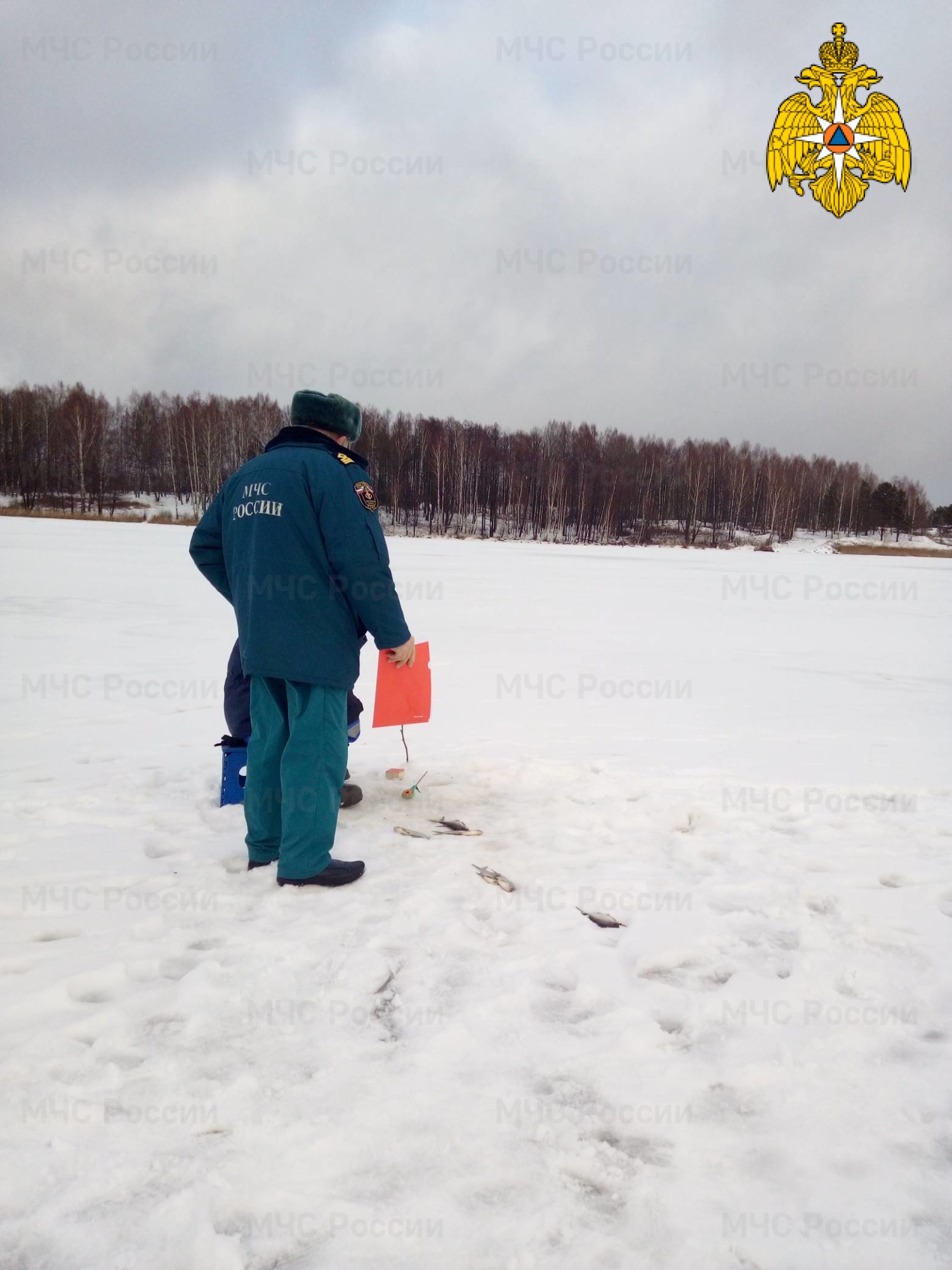 В Рославльском районе рыбакам напомнили правила безопасности на водоемах