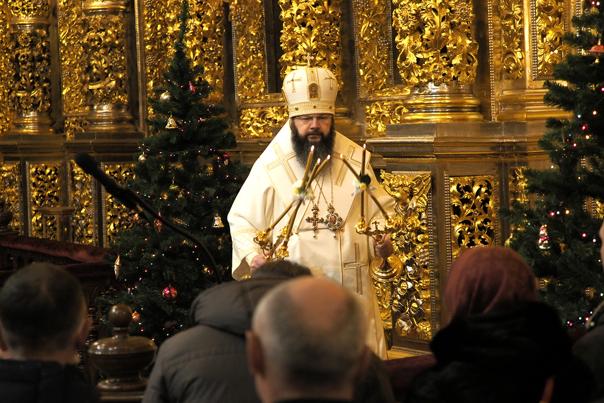В Смоленском Свято-Успенском кафедральном соборе прошла праздничная Божественная литургия