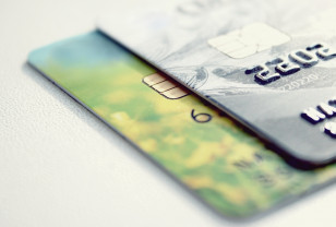 Жительницу Десногорска подозревают в краже банковской карты