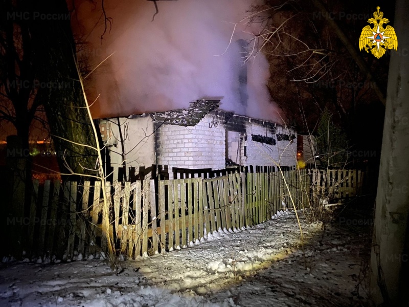 При пожаре в поселке Серебрянка в Смоленске погиб человек