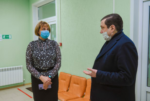 Алексей Островский ознакомился с работой кабинета врача общей практики в смоленском микрорайоне Миловидово