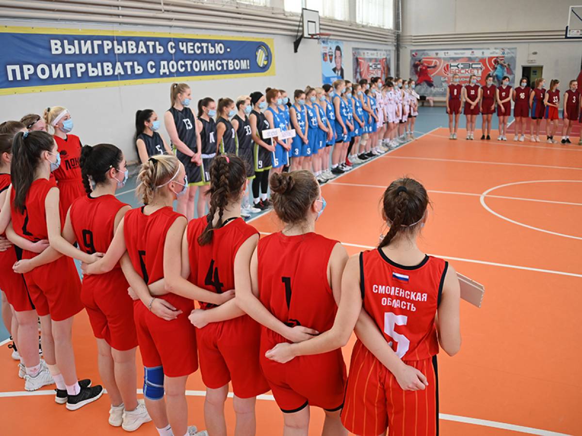 В Смоленске прошел традиционный баскетбольный турнир памяти Геннадия Фомина 