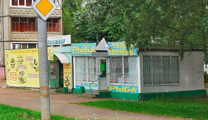 Ряд ларьков на улице Петра Алексеева в Смоленске оказался вне закона