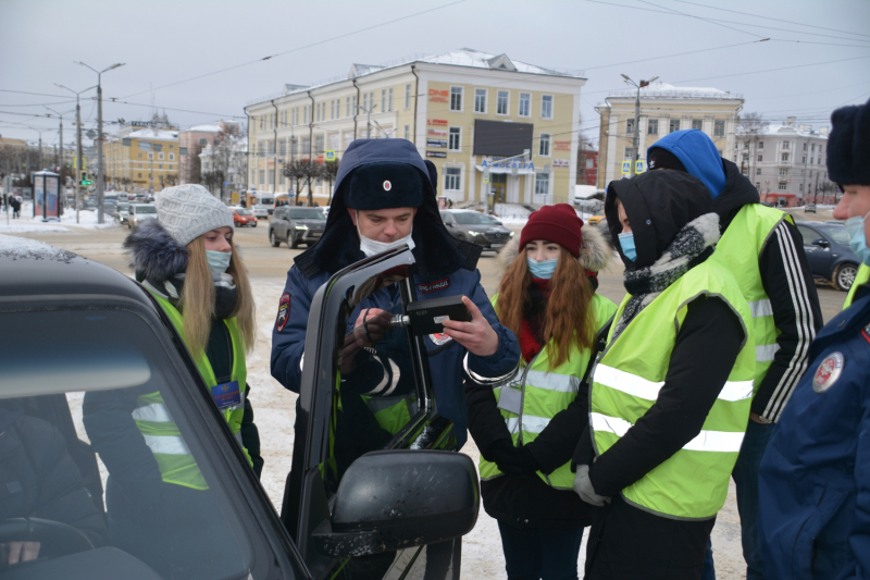 Участники акции «Студенческий десант» прошли стажировку в ГИБДД города Смоленска