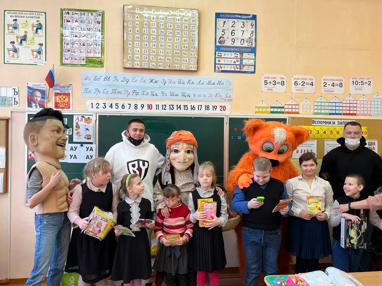 В Смоленской области «Галамартовские» коты поздравили детей из Починковской школы-интерната