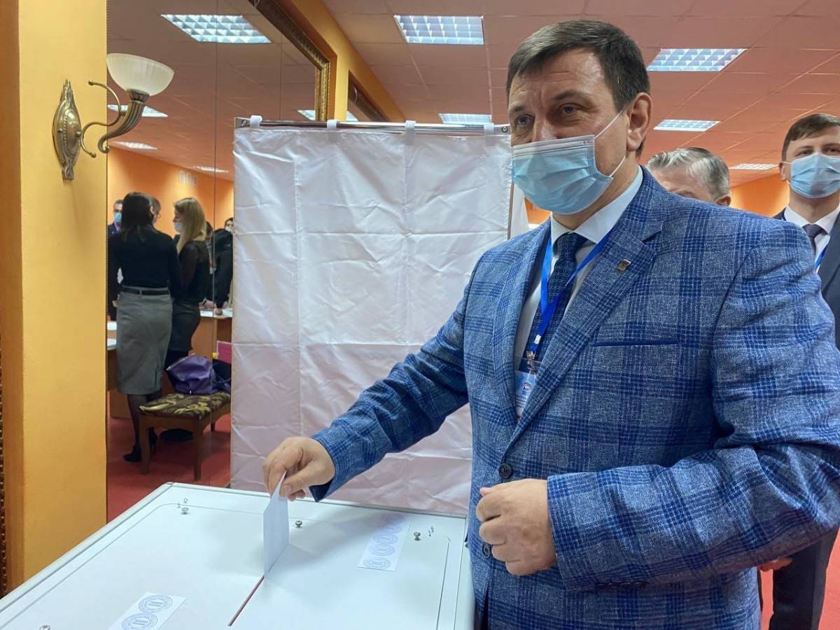 Игорь Ляхов переизбран секретарем Смоленского реготделения «Единой России»