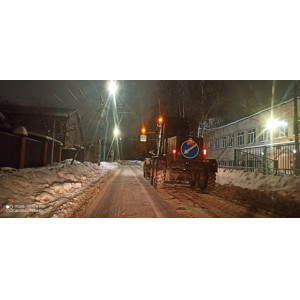 В Смоленске продолжается полномасштабная уборка улично-дорожной сети от снега 