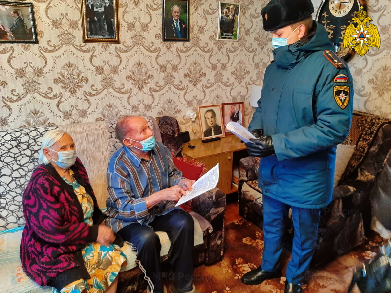 В Смоленской области ветеранам напомнили о правилах пожарной безопасности