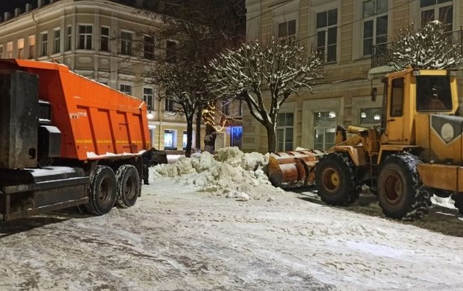 В Смоленске комплексные бригады «СпецАвто» убрали 430 кубометров снега