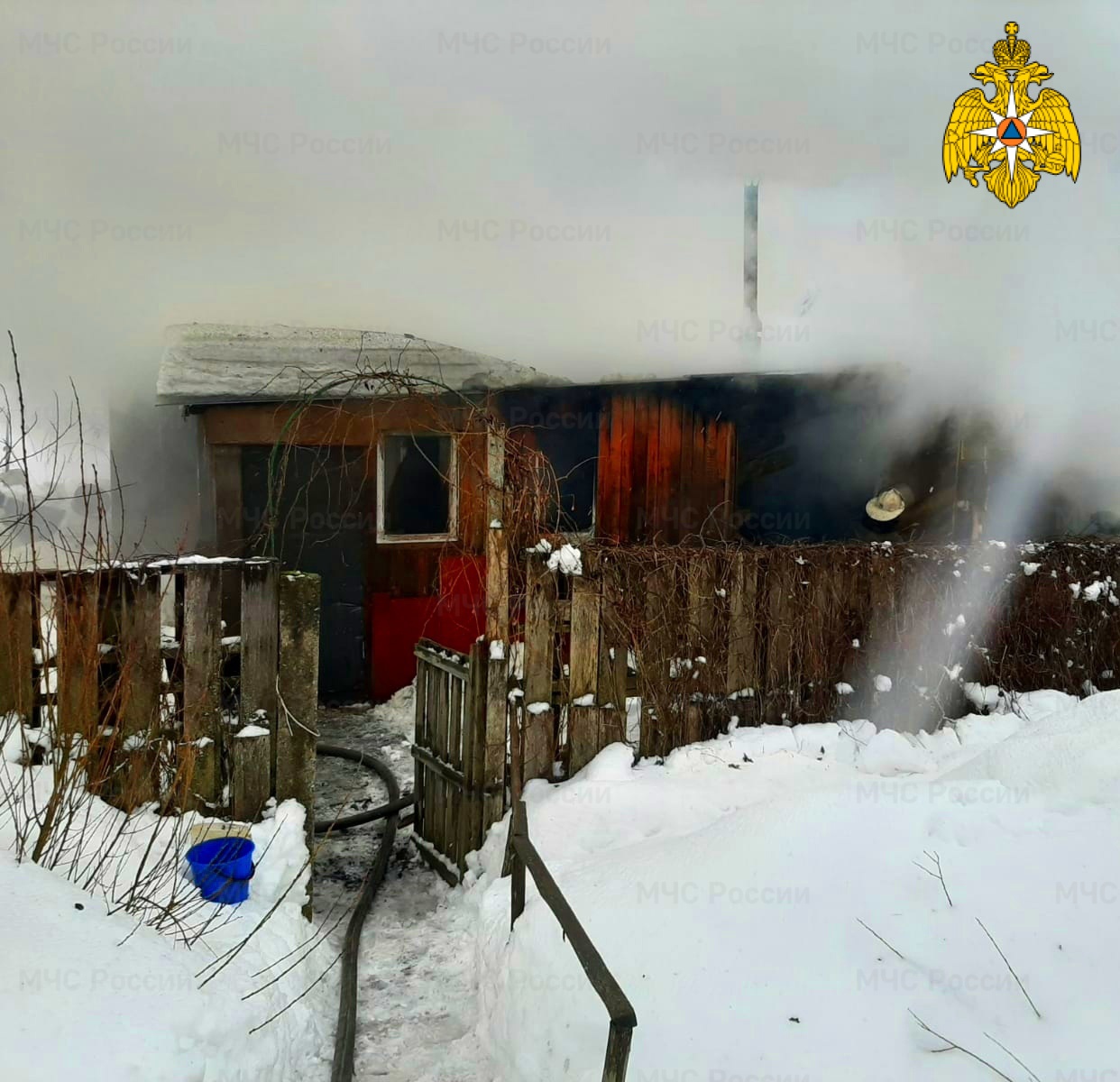 В садовом товариществе «Эдельвейс» в городе Ярцево горел дачный дом