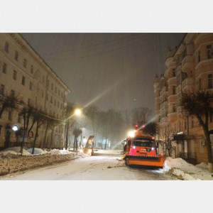 В Смоленске за сутки с главных улиц города вывезли около 1700 кубометров снега