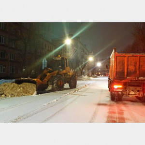 В Смоленске за сутки с главных улиц города вывезли около 1700 кубометров снега