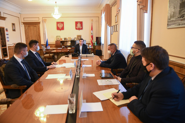 Состоялась рабочая встреча губернатора Алексея Островского с гендиректором АО «АтомЭнергоСбыт»