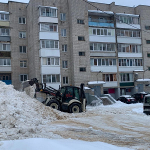 В Смоленске идёт активная уборка города от снега с участием привлечённой техники