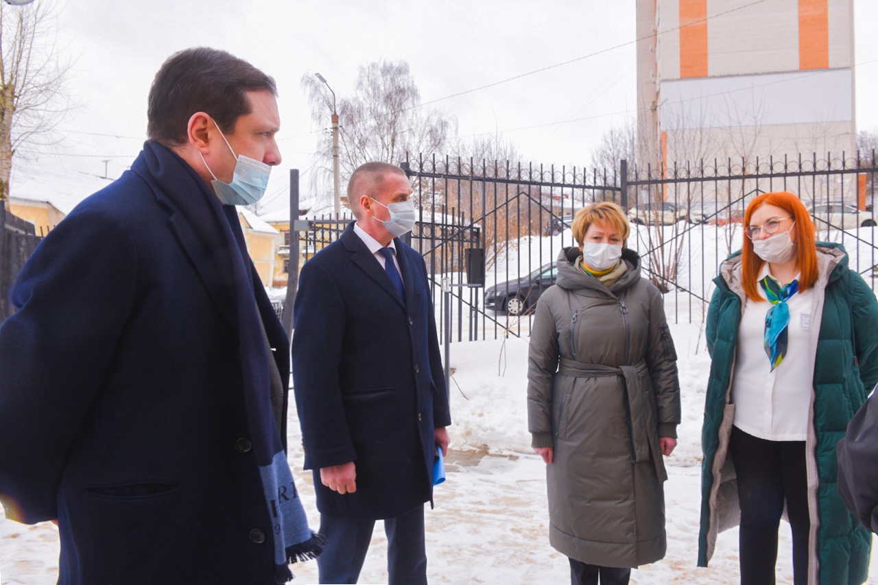 Алексей Островский проверил готовность к работе нового детского сада на улице Свердлова в Смоленске