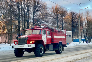 В Смоленской области на трассе М1 загорелся грузовой автомобиль