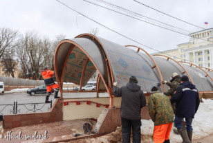 В Смоленске на площади Победы отремонтировали крышу подземного перехода