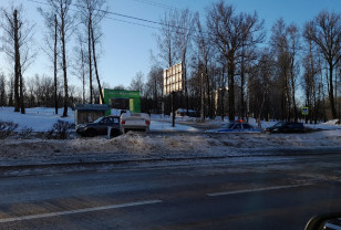 На проспекте Строителей в Смоленске опрокинулся автомобиль