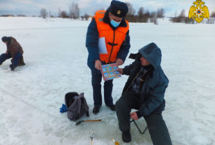 Смоленские спасатели напоминают: выход на лёд крайне опасен