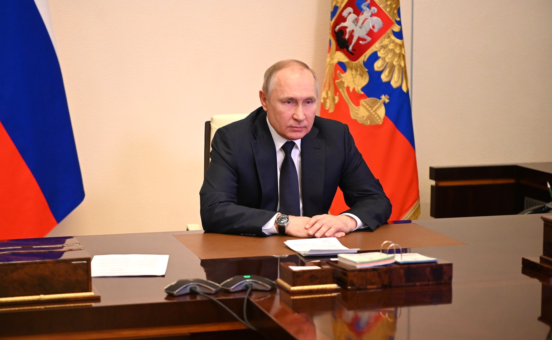 Владимир Путин не увидел предпосылок для введения военного положения в России